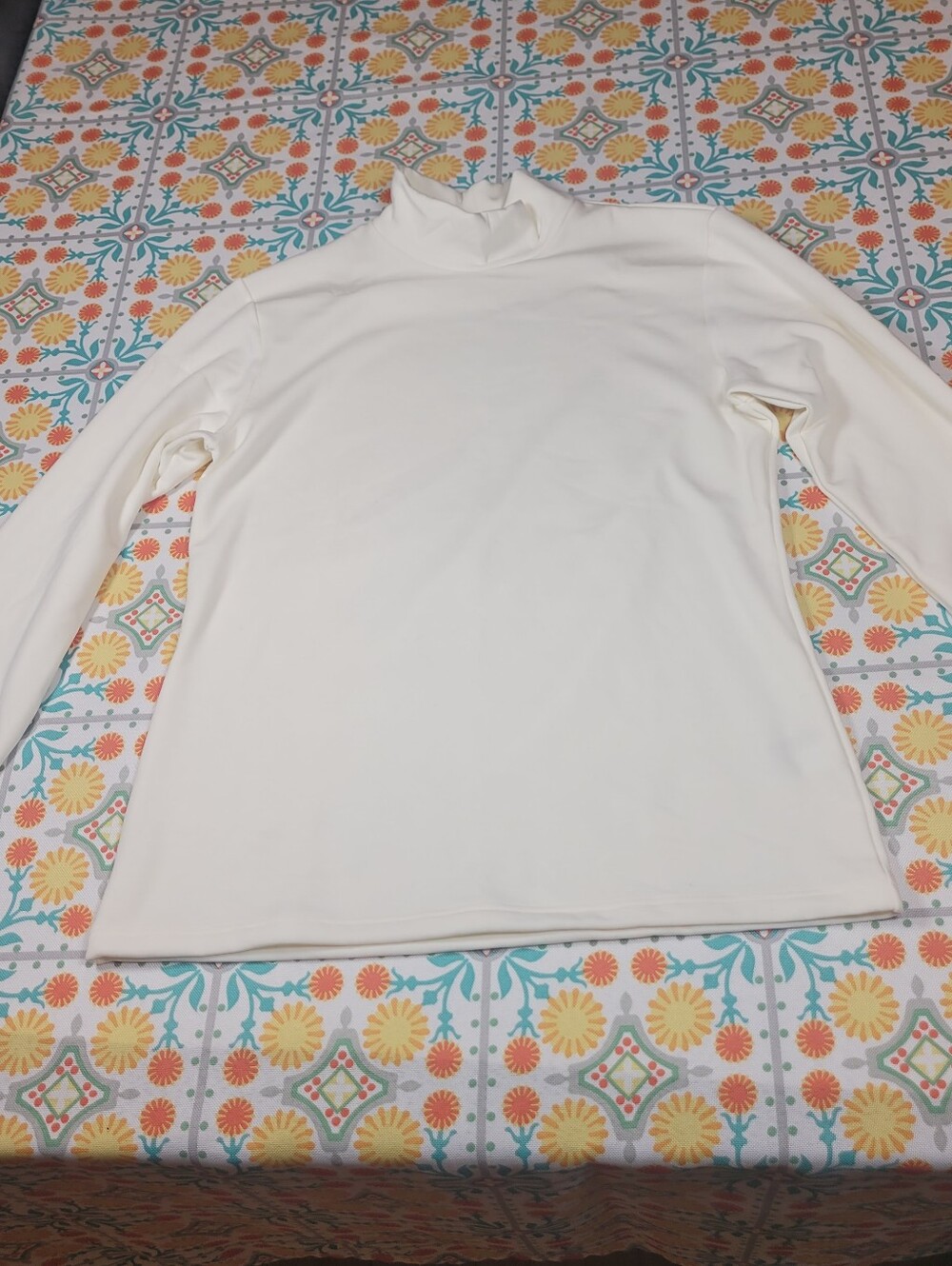Uniqlo Women's Cream Heat Tech Ultra Warm Turtleneck Long Sleeve Shirt Size Larg